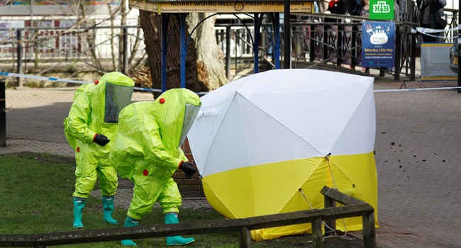 Отравление в Солсбери: Лондон будет требовать от России экстрадировать подозреваемых Отравление в Солсбери: Лондон будет требовать от России экстрадировать подозреваемых