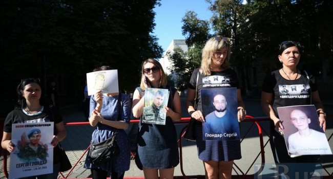 Блогер: власть опять заставляют капитулировать. А, если ты не капитулируешь, значит война тебе выгодна? Блогер: власть опять заставляют капитулировать. А, если ты не капитулируешь, значит война тебе выгодна?