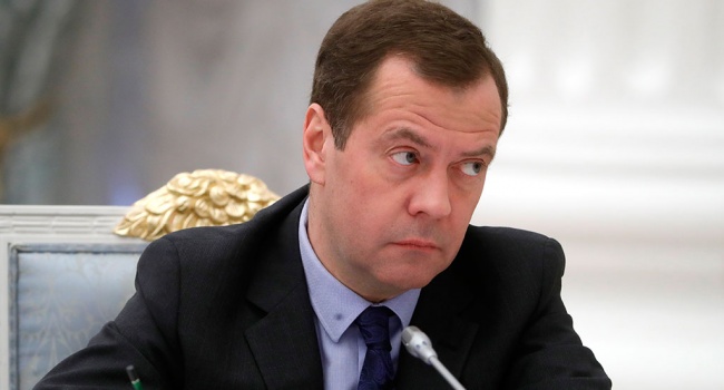 Медведев хочет решить проблему водоснабжения Крыма, задействовав Росатом и Минобороны Медведев хочет решить проблему водоснабжения Крыма, задействовав Росатом и Минобороны