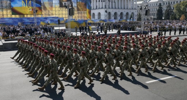 Сазонов: парад на Крещатике обязательно нужен тем, кто сомневается в силе нашей армии и бойцам он тоже нужен