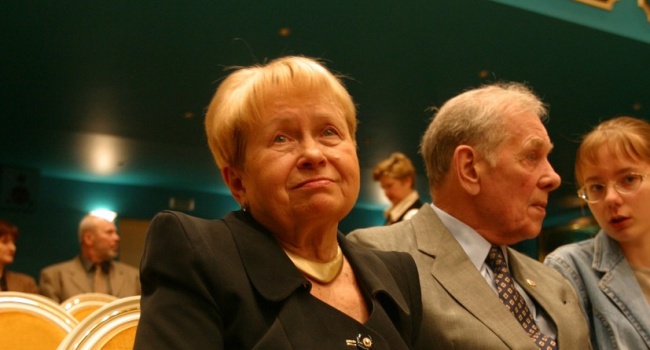 88-летнюю Александру Пахмутову внесли в базу «Миротворца» 88-летнюю Александру Пахмутову внесли в базу «Миротворца»
