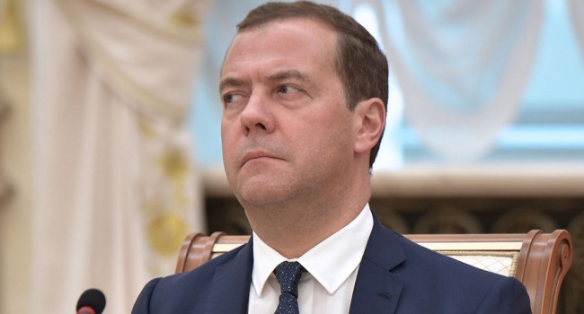 Невзоров о Медведеве: «Дмитрий Анатольевич не подмигнул и ладошки не потер» Невзоров о Медведеве: «Дмитрий Анатольевич не подмигнул и ладошки не потер»