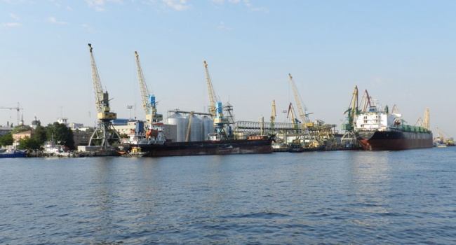 СБУ обнаружили в порту Херсона российское судно, - постпред президента в Крыму