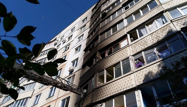 Мощный взрыв содрогнул многоэтажный жилой дом в Харькове