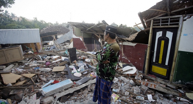 Последствия землетрясений в Индонезии: около 400 погибших