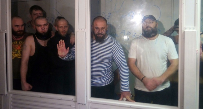Как сидят бойцы «Торнадо»: в камере СИЗО найдена свастика и много запрещенных предметов Как сидят бойцы «Торнадо»: в камере СИЗО найдена свастика и много запрещенных предметов