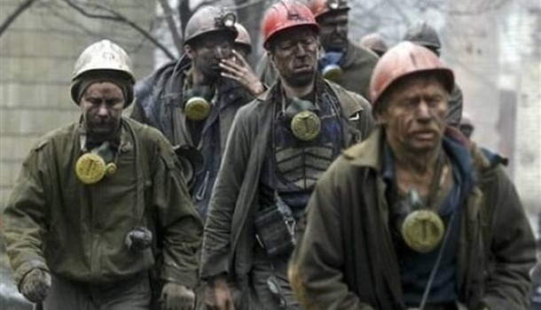 Горняки трех шахт Донбасса объявили о забастовке