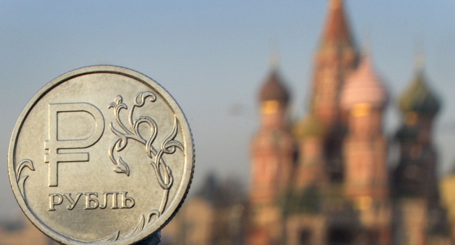 Эксперт рассказал, как падение рубля отразится на Украине 