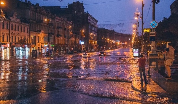Киев оказался под водой: ночью столицу накрыла невиданная стихия Киев оказался под водой: ночью столицу накрыла невиданная стихия