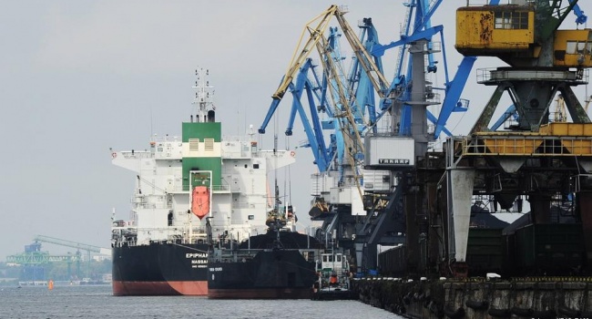 Россия прекратила перевозки в украинские порты
