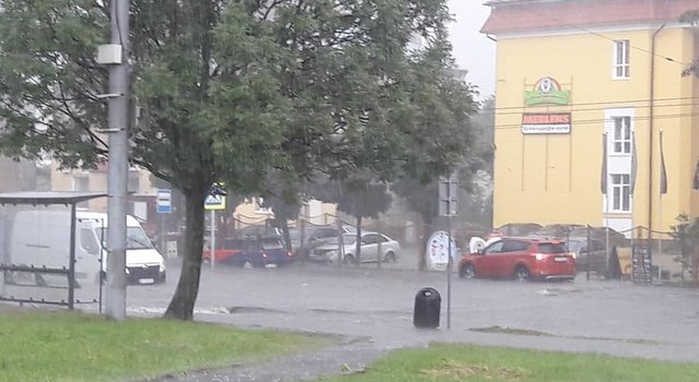 Непогода во Львове: город парализовал сильнейший ливень в сопровождении ветра и града