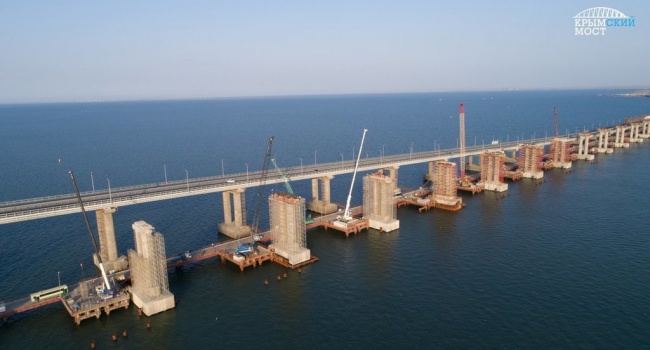 «Пик сезона… Драки, пробки, аварии»: в сети опубликовали фото «загруженного» Крымского моста  
