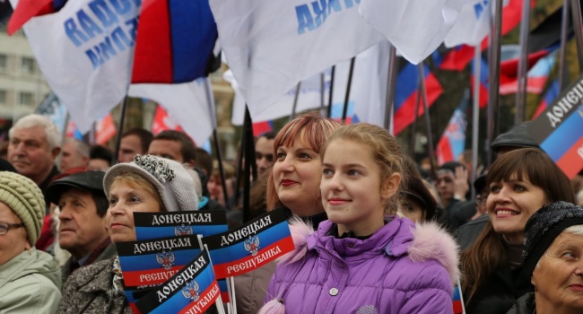 В Кремле настаивают, что оккупированные регионы Донбасса должны голосовать на президентских и парламентских выборах В Кремле настаивают, что оккупированные регионы Донбасса должны голосовать на президентских и парламентских выборах