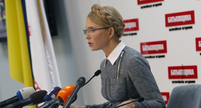 Политолог: к стыду Тимошенко, дважды находясь во главе Кабмина, она так и не удосужилась открыть Конституцию Политолог: к стыду Тимошенко, дважды находясь во главе Кабмина, она так и не удосужилась открыть Конституцию