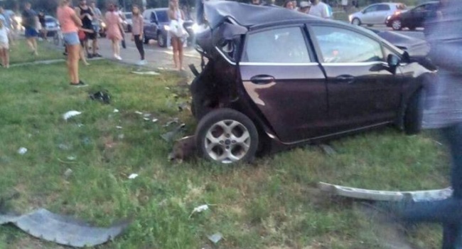 «Машины раскиданы по всей дороге! В хлам!»: в Киеве BMW устроил масштабную аварию, - кадры «Машины раскиданы по всей дороге! В хлам!»: в Киеве BMW устроил масштабную аварию, - кадры
