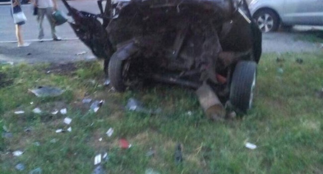 «Машины раскиданы по всей дороге! В хлам!»: в Киеве BMW устроил масштабную аварию, - кадры «Машины раскиданы по всей дороге! В хлам!»: в Киеве BMW устроил масштабную аварию, - кадры