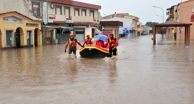8 туристов погибли в результате наводнения в Италии