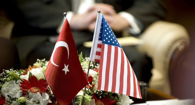 Корреспондент: в Турции началась антиамериканская истерия