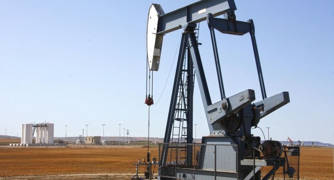 Цены на нефть остаются стабильными из-за ожидания трейдеров