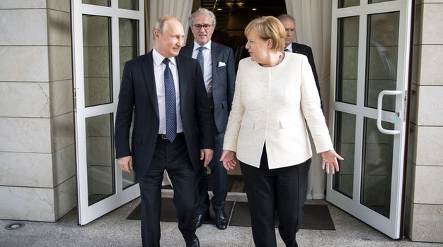«У РФ и Германии отношения намного больше, чем политические, и есть тайные договоренности»: эксперт рассказал, почему Путин и Меркель встречались за закрытыми дверьми 