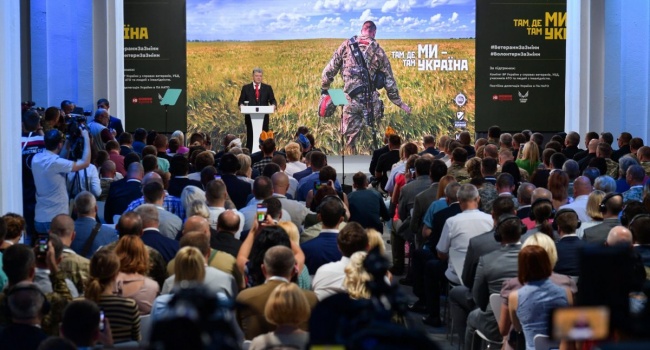 Порошенко сообщил, сколько людей воевали за Украину на Донбассе 