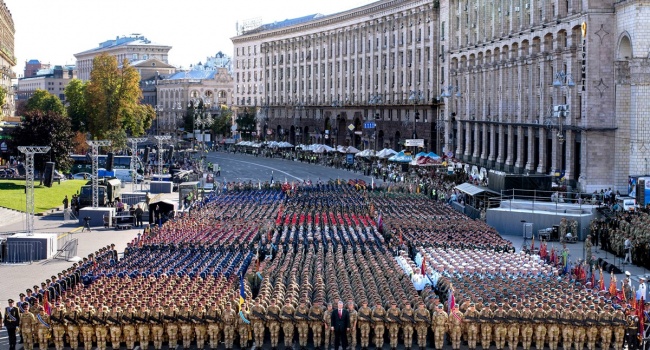 Петр Порошенко посетил в Киеве генеральную репетицию военного парада