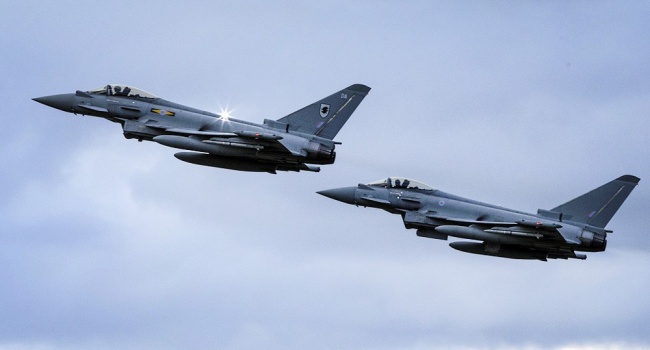 В небе над Черным морем истребители Великобритании перехватили российские боевые самолеты
