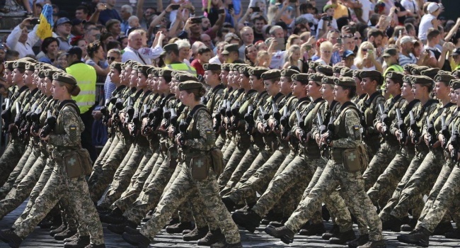 Российский эксперт о параде в Киеве: «Парад потряс Москву от хохота»