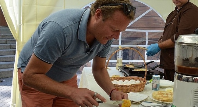 Американский журналист снимает в Крыму кулинарную программу Американский журналист снимает в Крыму кулинарную программу