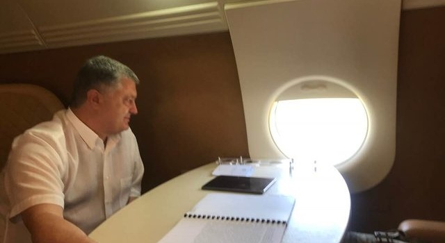 Петр Порошенко прилетел в Авдеевку: в сети опубликованы фото 