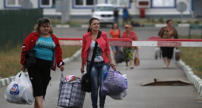 Эксперт: Россию спасают мигранты из Украины