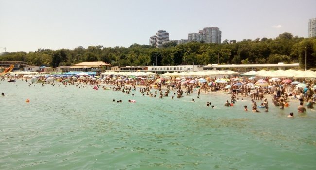 На одесских пляжах зафиксировано рекордное число отдыхающих