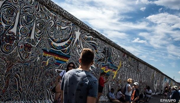 В Германии будет восстановлена Берлинская стена 