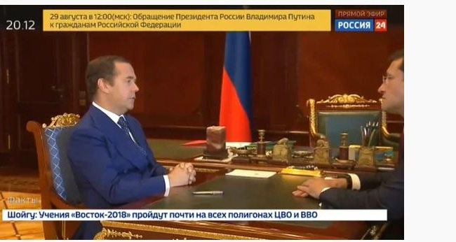 Россияне уверены, что вместо Медведева им показали его двойника Россияне уверены, что вместо Медведева им показали его двойника