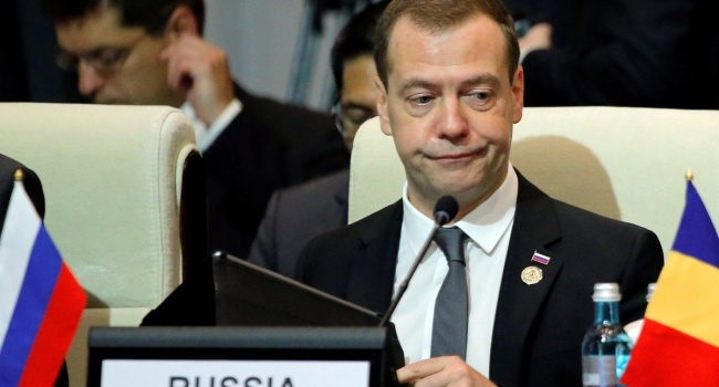 Долгие паузы и монотонная речь: Медведев напугал россиян своим необычным поведением после долгого отсутствия 