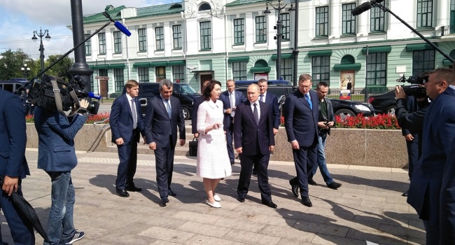 В соцсетях посмеялись над Путиным в пустом Омске В соцсетях посмеялись над Путиным в пустом Омске