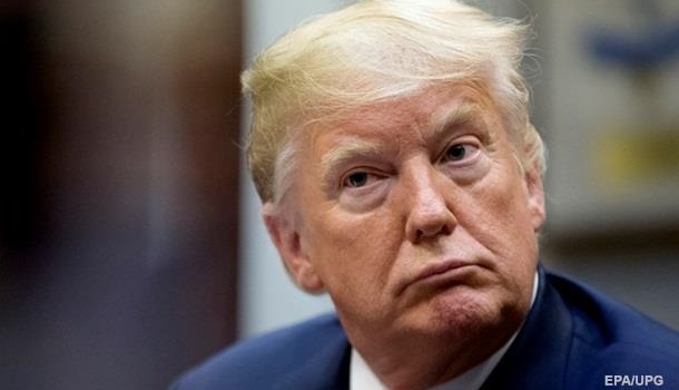 Трамп отменил повышение зарплат госслужащим Трамп отменил повышение зарплат госслужащим