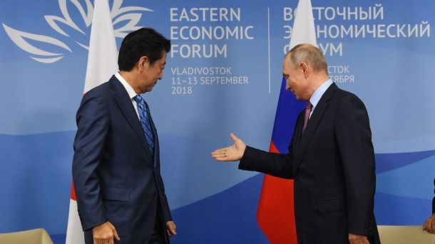 Путин выступил за подписание мирного договора с Японией