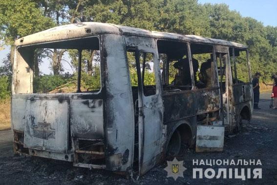 ЧП под Сумами: автобус сгорел дотла, дети успели покинуть транспорт