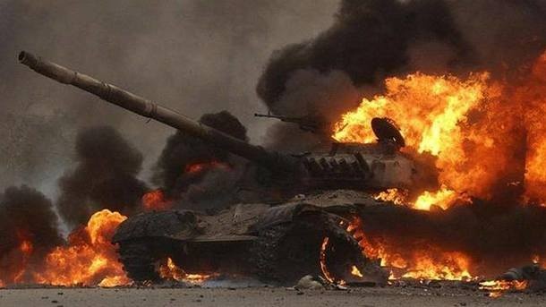 Соцсети: на Донбассе террористы сожгли танк после того, как обпились боярышника 