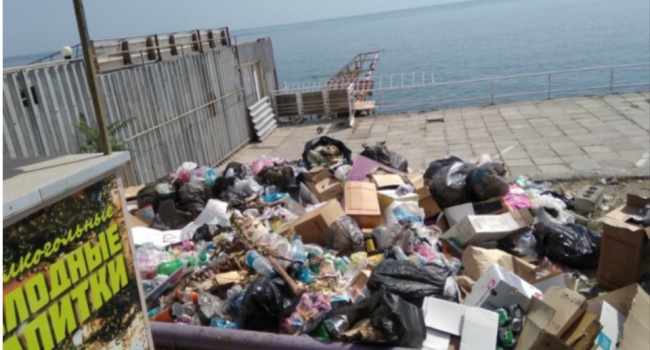  Политика оккупантов превратила Крым в настоящую свалку: в сети опубликованы шокирующие фото местных жителей 