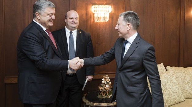 Порошенко и Волкер обсудили ситуацию на востоке Украины