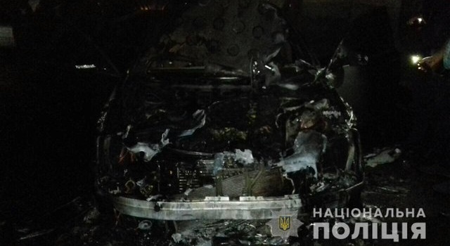 Неизвестные в Ровно сожгли машину депутата горсовета Ровно 