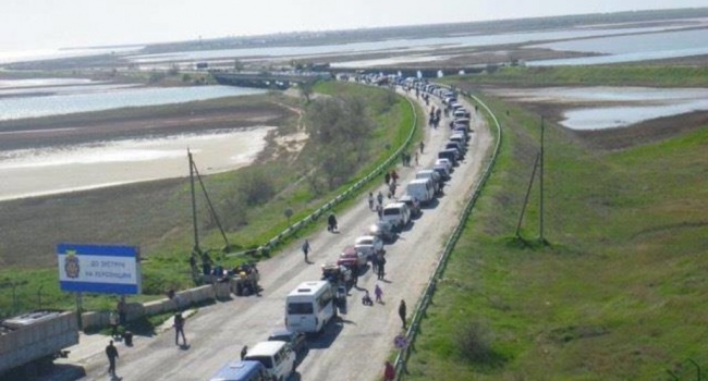 Сазонов: десятки маршруток едут из Украины в Крым