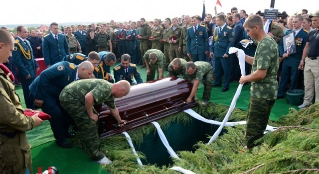 В сети появились эксклюзивные фото с похорон Захарченко