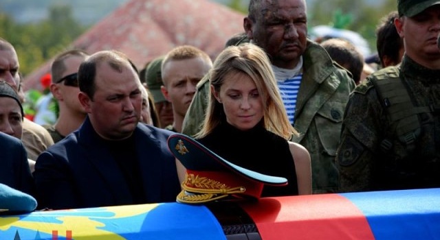 В сети появились эксклюзивные фото с похорон Захарченко