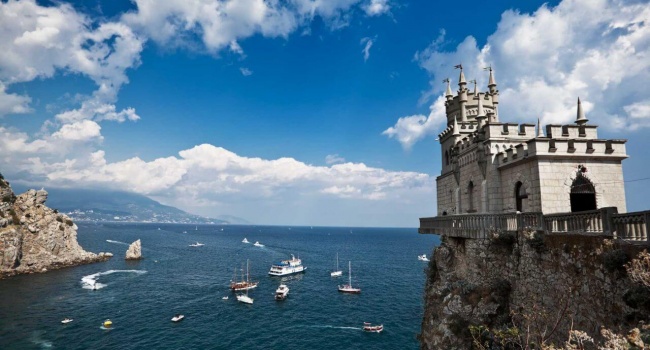 В Крыму новое экологическое бедствие: жители Ялты бьют тревогу из-за позеленевшей воды в реке, опубликованы фото В Крыму новое экологическое бедствие: жители Ялты бьют тревогу из-за позеленевшей воды в реке, опубликованы фото