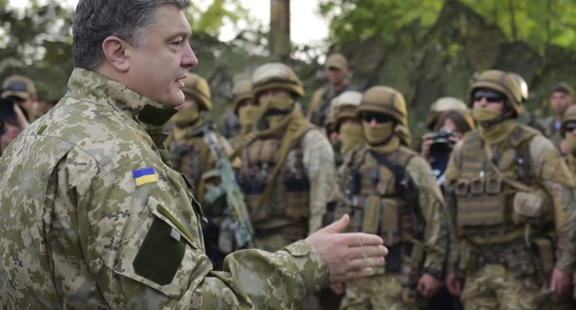 Порошенко на 30% повысит денежное обеспечение украинским военным