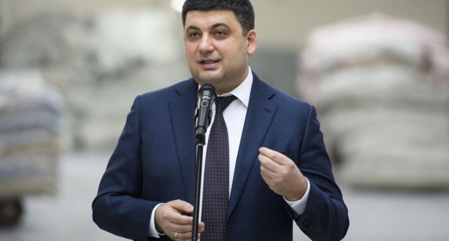 Гройсман пообещал повысить минимальную зарплату с 1 января на 12%