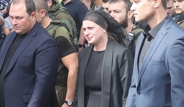 «Человек она такой серьезный»: вдова Захарченко хочет занять кресло главы «ДНР» 